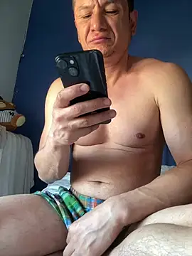 Snapshot of stevo170t chatting on May 28, 2026, 12:33 pm stevo170t online show from May 28, 2026, 12:33 pm