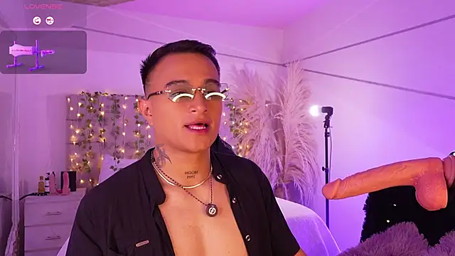 LiamDeep online show from December 22, 2025, 11:16 pm