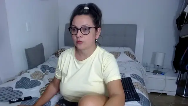 sophie lopez1 online show from February 18, 2026, 1:58 am