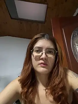 Snapshot of MiaWinxxx chatting on October 15, 2025, 10:40 pm MiaWinxxx online show from October 15, 2025, 10:40 pm
