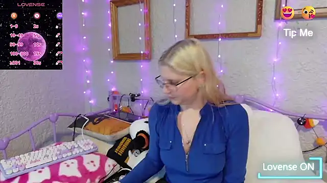 Snapshot of samanthamalichite chatting on November 2, 2025, 2:33 pm samanthamalichite online show from November 2, 2025, 2:33 pm