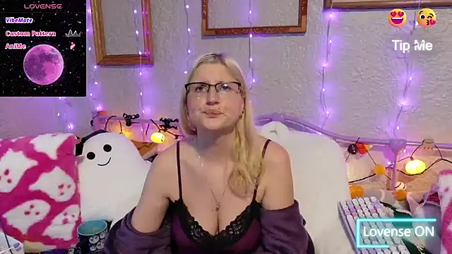 Snapshot of samanthamalichite chatting on October 27, 2025, 2:18 pm samanthamalichite online show from October 27, 2025, 2:18 pm