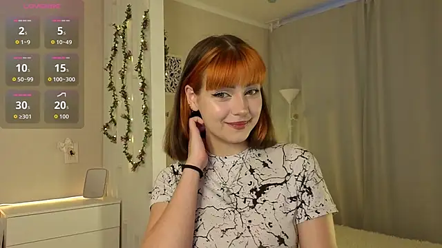 Snapshot of PurrrBerry chatting on October 3, 2025, 3:52 am PurrrBerry online show from October 3, 2025, 3:52 am