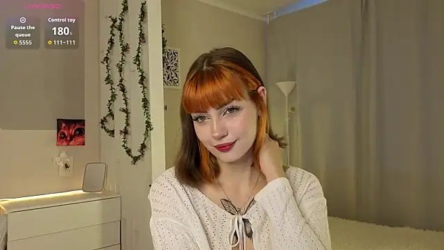 Snapshot of PurrrBerry chatting on October 6, 2025, 4:35 am PurrrBerry online show from October 6, 2025, 4:35 am