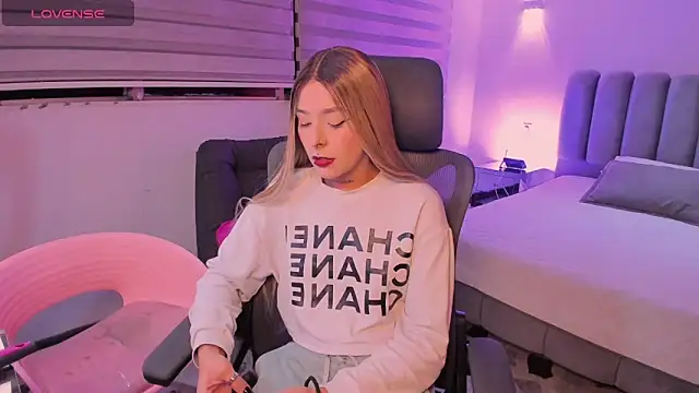 SkyThompson online show from October 25, 2025, 4:33 am