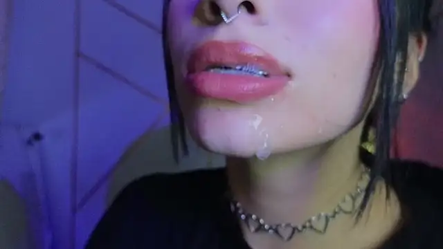 Snapshot of Hollyxx_ chatting on October 17, 2025, 11:34 am Hollyxx online show from October 17, 2025, 11:34 am