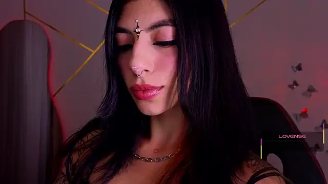 Hollyxx  online show from November 28, 2025, 2:12 am