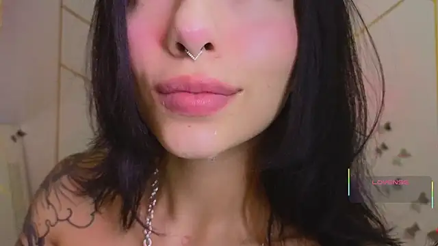 Snapshot of Hollyxx_ chatting on November 5, 2025, 9:34 am Hollyxx online show from November 5, 2025, 9:34 am