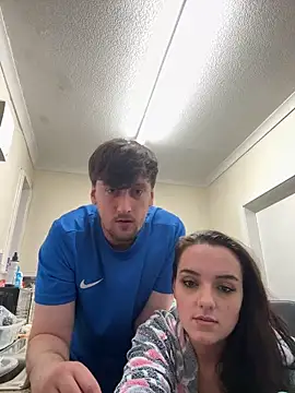 Snapshot of scottishcouple2002 chatting on October 19, 2025, 1:52 am scottishcouple2002 online show from October 19, 2025, 1:52 am