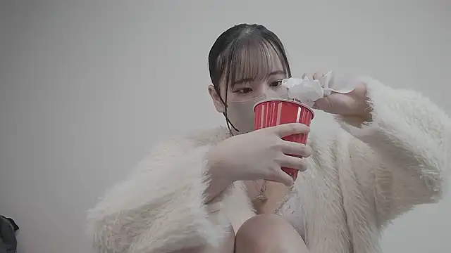 Snapshot of CocoaMilk18 chatting on December 4, 2025, 12:48 pm CocoaMilk18 online show from December 4, 2025, 12:48 pm