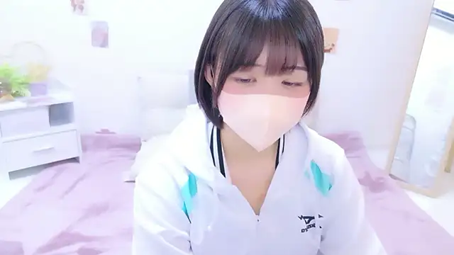 Hinata Sun online show from May 18, 2026, 11:26 am