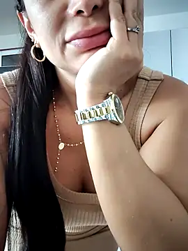 mia mancinii online show from April 8, 2026, 5:25 pm