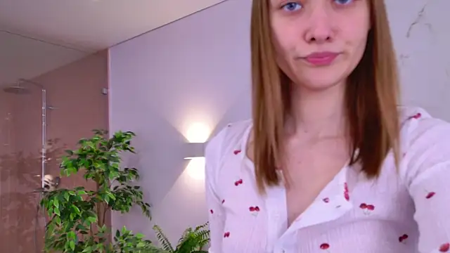 AmadaReine online show from October 12, 2025, 4:08 pm