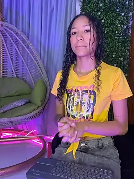 Snapshot of Kiara_Zahiri__ chatting on September 16, 2025, 11:00 am Kiara Zahiri online show from September 16, 2025, 11:00 am