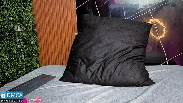 Kiara Zahiri   online show from November 15, 2025, 11:14 am