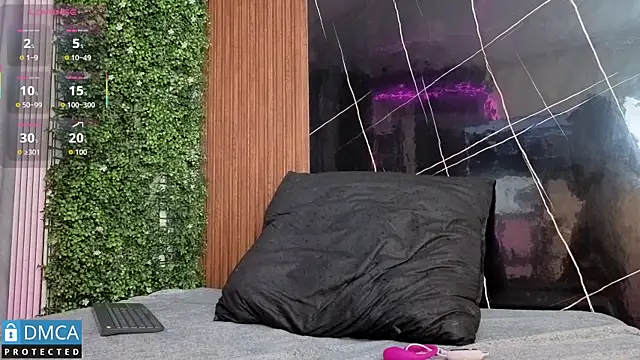 Kiara Zahiri   online show from November 10, 2025, 10:53 am