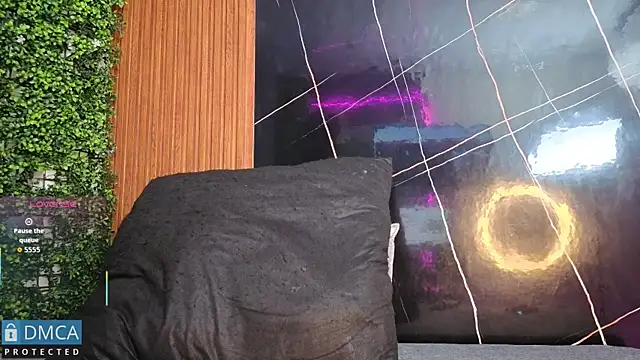 Kiara Zahiri   online show from November 14, 2025, 11:14 am