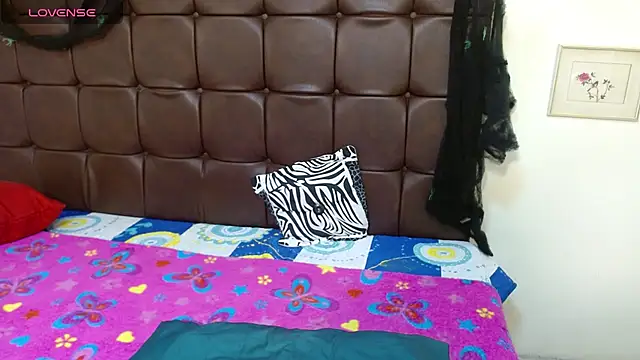 juliana soto1 online show from October 20, 2025, 1:44 pm