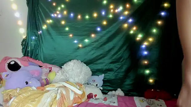 EclipseandFlame online show from December 21, 2025, 2:57 am