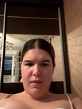 Snapshot of IssadoraaPink chatting on November 14, 2025, 4:43 pm IssadoraaPink online show from November 14, 2025, 4:43 pm