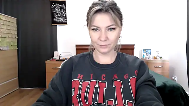 Snapshot of ParadiseAlina chatting on February 19, 2026, 2:36 pm ParadiseAlina online show from February 19, 2026, 2:36 pm