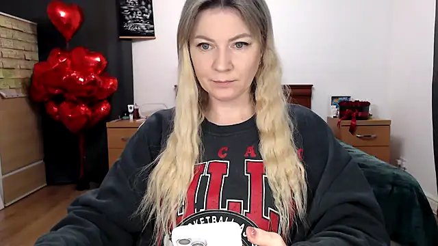 Snapshot of ParadiseAlina chatting on February 9, 2026, 7:12 pm ParadiseAlina online show from February 9, 2026, 7:12 pm