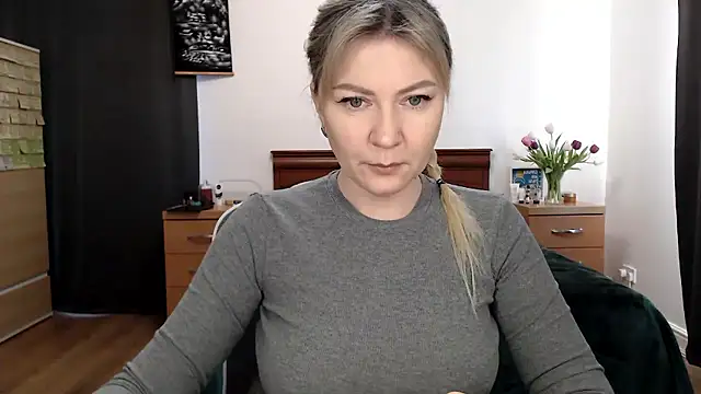 Snapshot of ParadiseAlina chatting on January 13, 2026, 3:27 pm ParadiseAlina online show from January 13, 2026, 3:27 pm