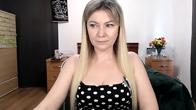 Snapshot of ParadiseAlina chatting on February 25, 2026, 2:39 pm ParadiseAlina online show from February 25, 2026, 2:39 pm