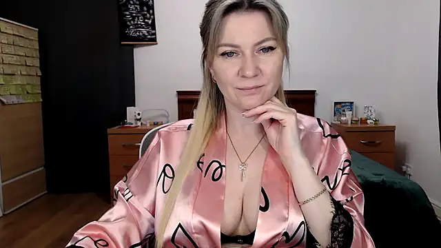 Snapshot of ParadiseAlina chatting on February 18, 2026, 6:48 pm ParadiseAlina online show from February 18, 2026, 6:48 pm