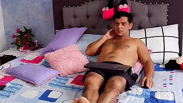 Nicolletorres2 online show from November 8, 2025, 6:55 pm