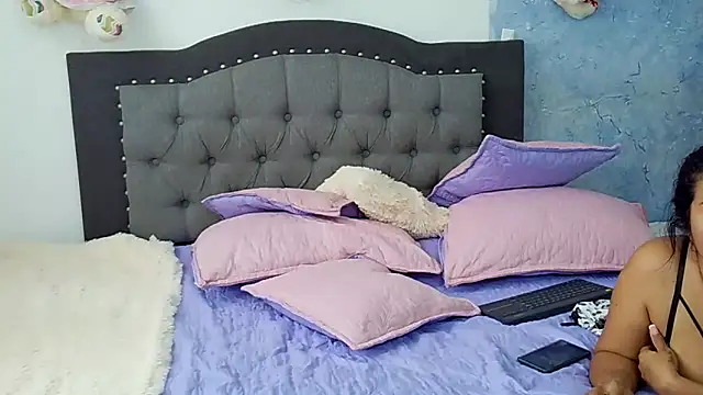 Nicolletorres2 online show from November 25, 2025, 7:36 pm