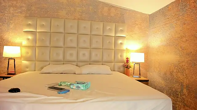 SheyLopez online show from March 19, 2026, 3:06 am