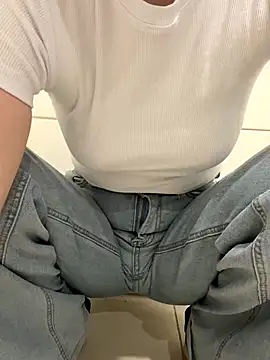 Cumonmme online show from October 28, 2025, 9:14 pm