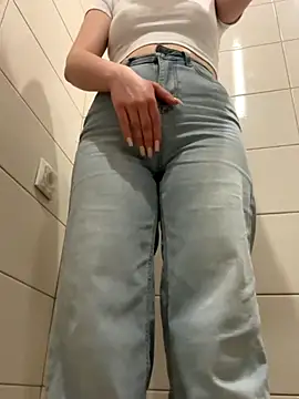 Cumonmme online show from October 29, 2025, 9:36 pm