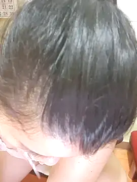 hotlyn45 online show from November 28, 2025, 2:12 am