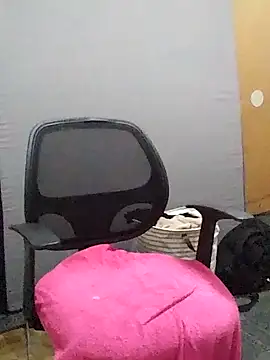 Snapshot of APornPretty1 chatting on October 7, 2025, 4:13 am APornPretty1 online show from October 7, 2025, 4:13 am