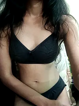 Daizy Shah online show from November 15, 2025, 2:26 am