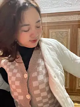 Snapshot of Lonnina chatting on November 19, 2025, 2:11 am Lonnina online show from November 19, 2025, 2:11 am