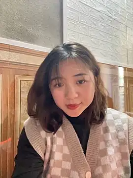 Snapshot of Lonnina chatting on December 1, 2025, 7:09 am Lonnina online show from December 1, 2025, 7:09 am