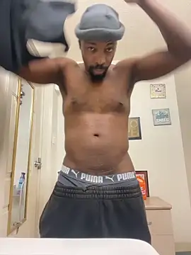 Snapshot of KingFly87 chatting on November 3, 2025, 2:06 am KingFly87 online show from November 3, 2025, 2:06 am