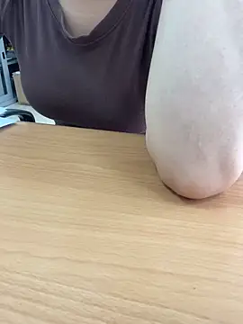 Snapshot of ThuPhuong-Tr chatting on September 24, 2025, 3:57 am ThuPhuong-Tr online show from September 24, 2025, 3:57 am