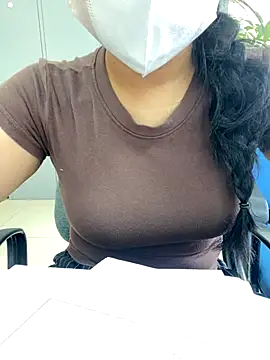 Snapshot of ThuPhuong-Tr chatting on October 6, 2025, 2:24 am ThuPhuong-Tr online show from October 6, 2025, 2:24 am