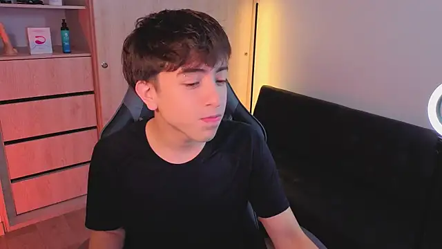 onlinenico online show from October 8, 2025, 8:09 pm