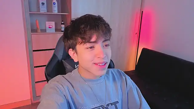 onlinenico online show from October 18, 2025, 8:11 pm