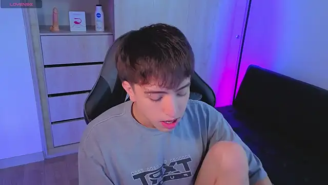 onlinenico online show from October 25, 2025, 8:09 pm