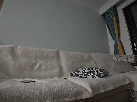 miniyellower online show from October 13, 2025, 12:07 pm