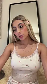 Snapshot of Tessa__Winslow chatting on March 26, 2026, 5:17 am Tessa Winslow online show from March 26, 2026, 5:17 am
