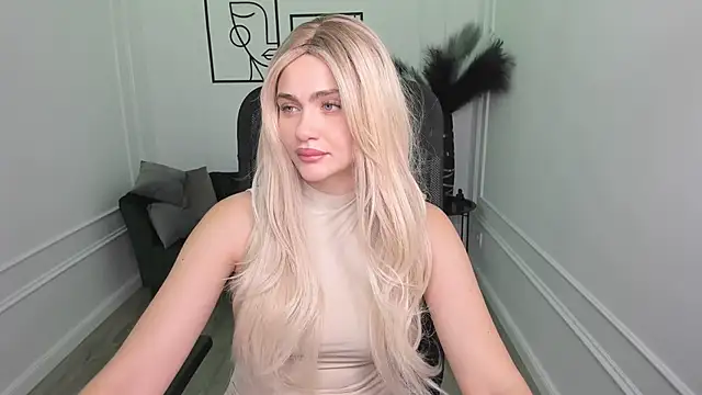 Snapshot of LeslieMineg chatting on September 23, 2025, 11:50 am LeslieMineg online show from September 23, 2025, 11:50 am