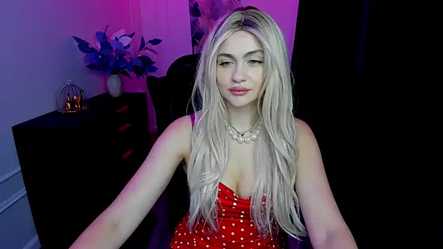 Snapshot of LeslieMineg chatting on September 16, 2025, 11:22 am LeslieMineg online show from September 16, 2025, 11:22 am