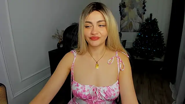 Snapshot of LeslieMineg chatting on December 3, 2025, 7:57 pm LeslieMineg online show from December 3, 2025, 7:57 pm